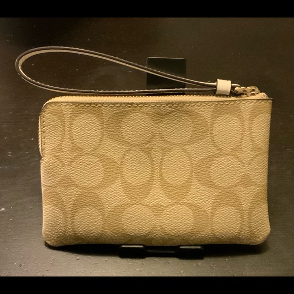 Coach Corner Zip Wristlet Gold/light khaki chalk colour - Picture 2 of 2